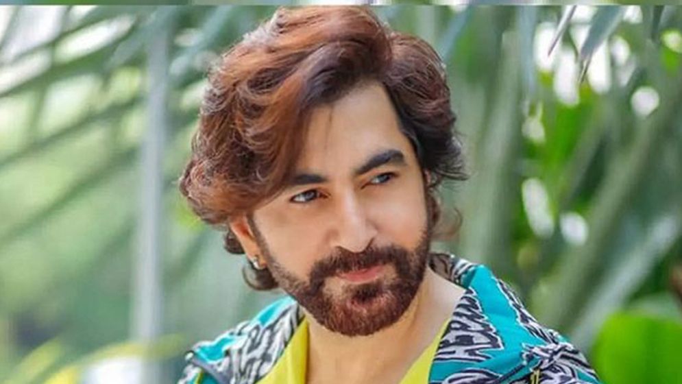 অল্পের জন্য প্রাণে বাঁচলেন জিৎ