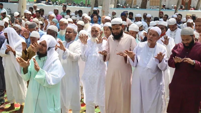 পঞ্চগড়ে বৃষ্টির জন্য হাত উল্টো করে বিশেষ মোনাজাত