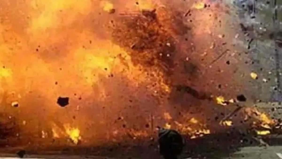 পাকিস্তানে নির্বাচন কমিশন কার্যালয়ের পাশে বোমা বিস্ফোরণ