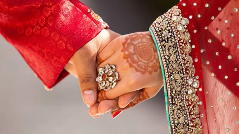 সরকারি সহায়তা পেয়েই প্রেমিকদের নিয়ে উধাও ১১ গৃহবধূ