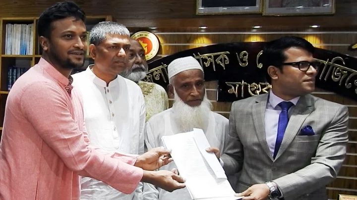 শিখরকে সাথে নিয়েই মনোনয়নপত্র জমা দিলেন সাকিব