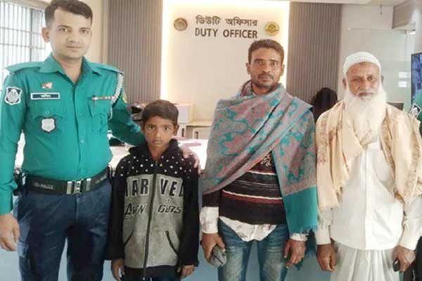 হরিয়ে যাওয়া সন্তানকে বাবার কাছে ফিরিয়ে দিল পুলিশ