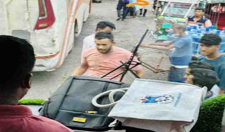 নোবিপ্রবি শিক্ষার্থীদের বহনকারী বাসে সন্ত্রাসী হামলা,আহত ১