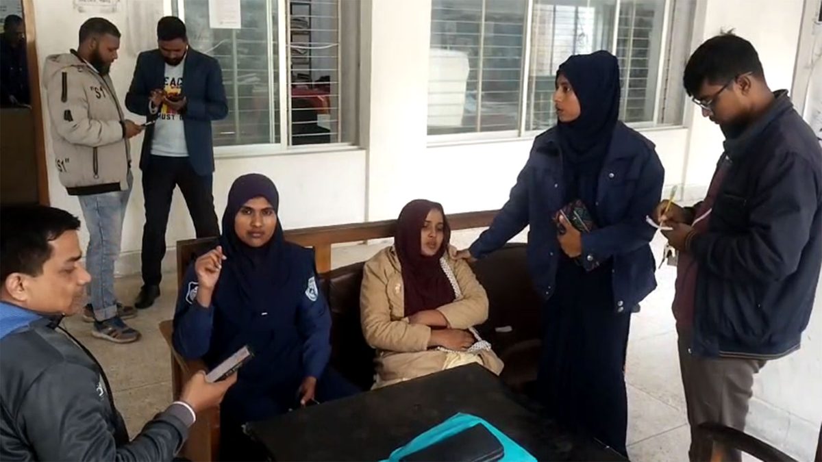 বিচারককে জুতা নিক্ষেপে আটকের ৭ ঘণ্টা পর তরুণীর মুক্তি