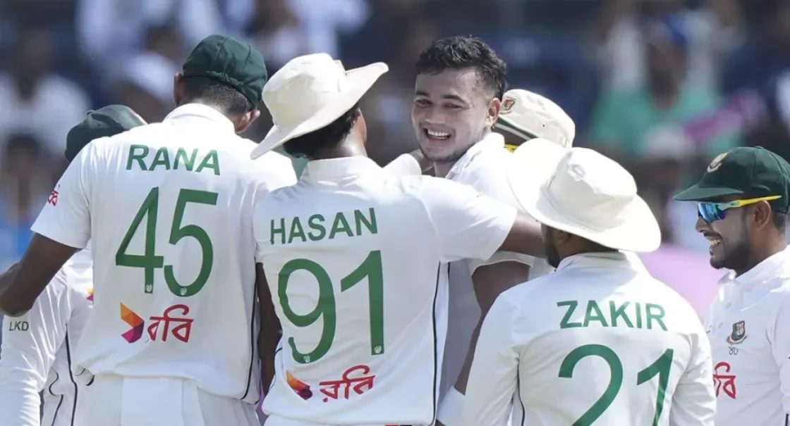 পাঁচ উইকেট নিয়ে টেস্টের প্রথম দিন শেষ করলো বাংলাদেশ