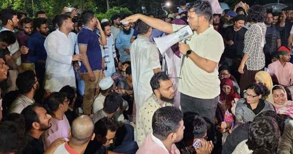 যমুনার সামনে এনসিপির অবস্থান,অতিরিক্ত ফোর্স মোতায়েন