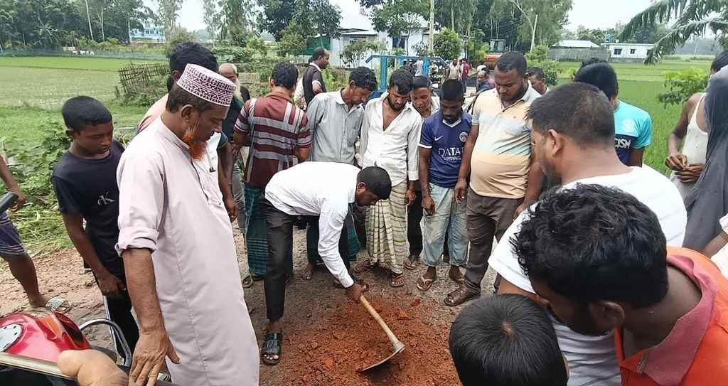 পঞ্চগড়ে গণপিটুনির শিকার এলজিইডি কর্মকর্তা
