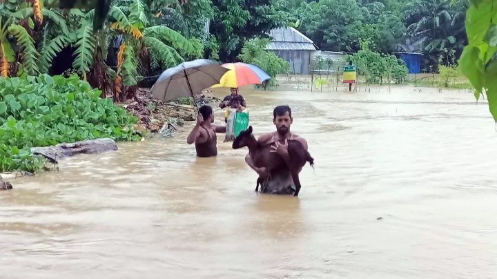 স্মরণকালের ভয়াবহ বন্যায় মৃত বেড়ে ৫৪