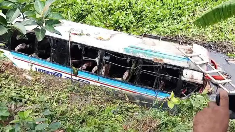 কুষ্টিয়ায় বাস ও ট্রাকের মুখোমুখি সংঘর্ষ, আহত ৪০