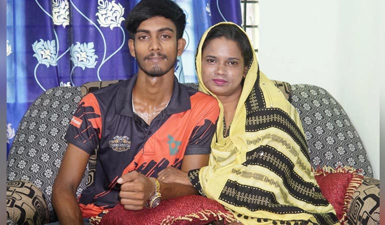 শিক্ষিকার মৃত্যু নিয়ে রহস্য,"হত্যা" নাকি 'আত্মহত্যা'