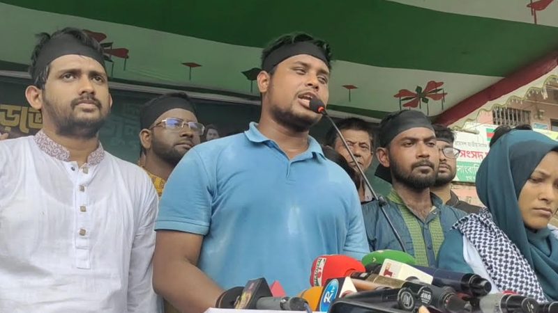 বেতন-ভাতা ফেরত দিয়ে স্বাস্থ্য উপদেষ্টাকে পদত্যাগ করতে হবে: হাসনাত আব্দুল্লাহ