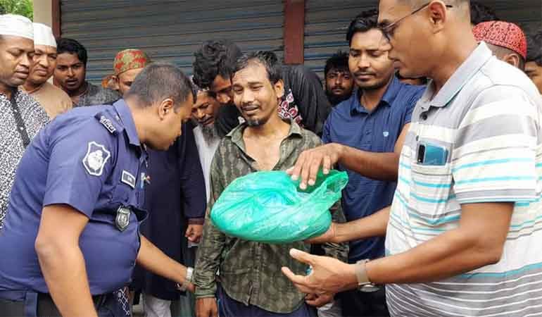 রিকশাচালক ছদ্মবেশে মাদক ব্যবসায়ীকে আটক করলো পুলিশ