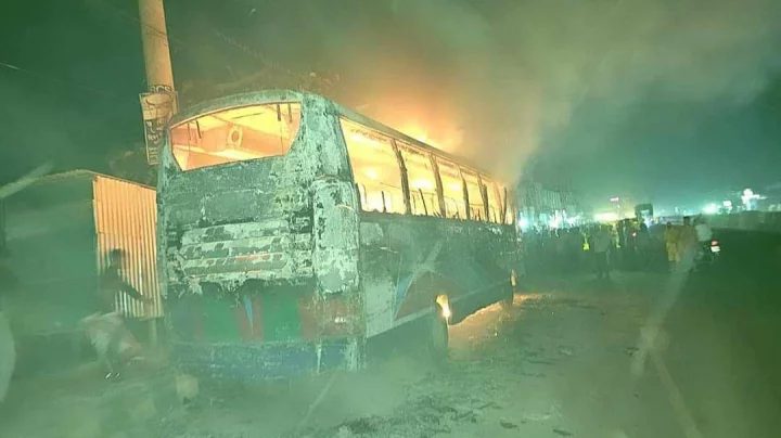 গাজীপুরে হরতালের সমর্থনে বিএনপির মশাল মিছিল, বাসে আগুন