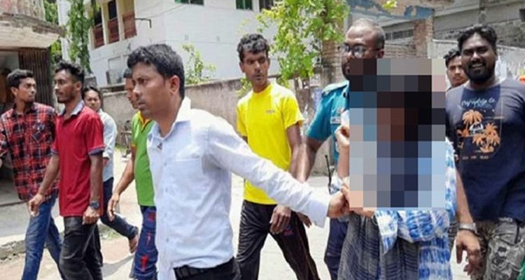 পরকীয়া প্রেমিকের সঙ্গে স্ত্রীকে হাতেনাতে ধরলেন স্বামী,অতঃপর...