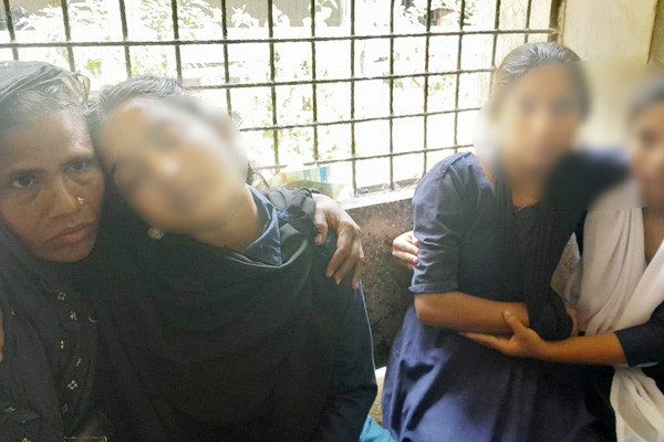 পরীক্ষা চলাকালীন খুলে পড়লো সিলিং ফ্যান, ৪ শিক্ষার্থী আহত