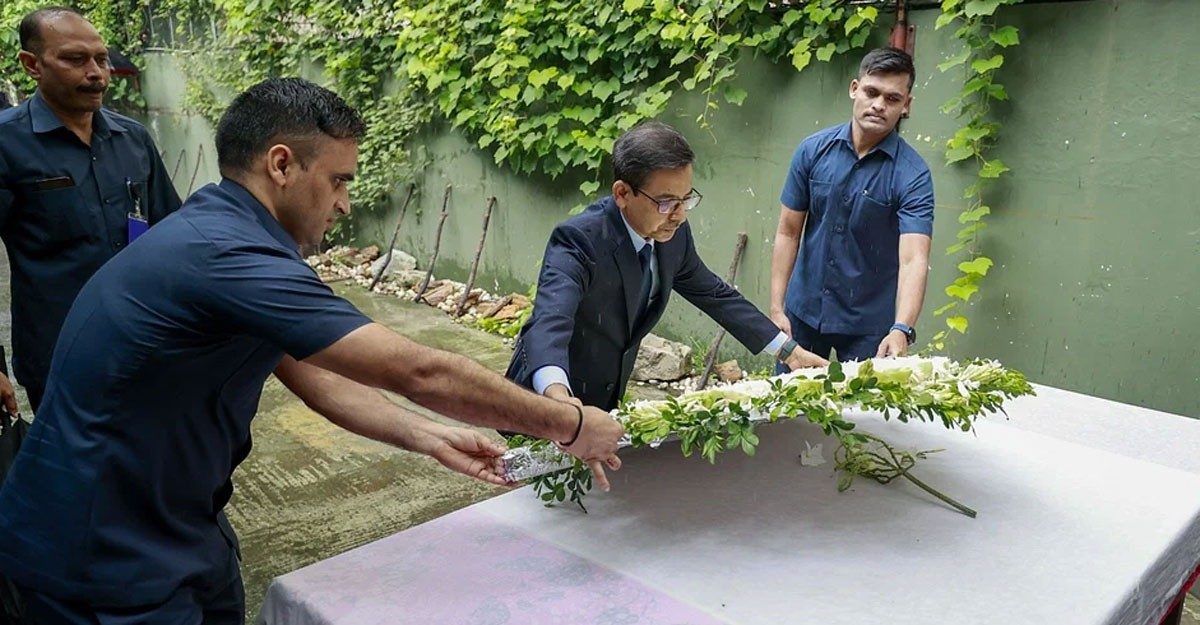শ্রদ্ধায় হলি আর্টিজানে নিহতদের স্মরণ