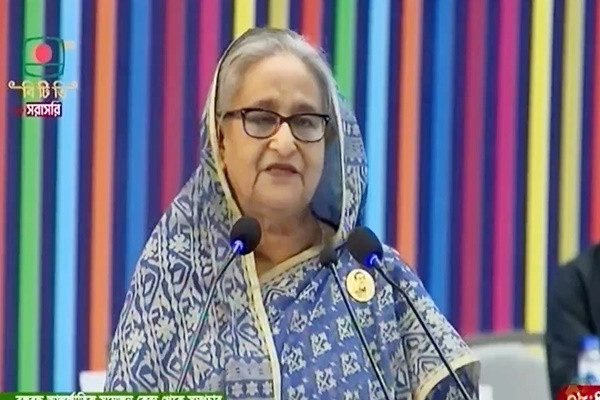 চ্যালেঞ্জ মোকাবিলা করুন, পাশে আছি: ব্যবসায়ীদের প্রধানমন্ত্রী