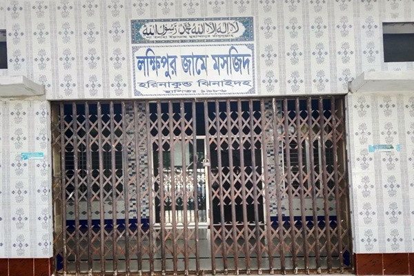 সাঈদীর জন্য দোয়া, বিক্ষুব্ধ মুসল্লিদের মসজিদ ত্যাগ