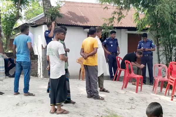 ঈশ্বরদীতে গৃহবধূকে পিটিয়ে হত্যার অভিযোগ