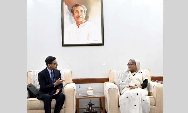 প্রধানমন্ত্রীর সঙ্গে ভারতীয় হাইকমিশনারের সাক্ষাৎ