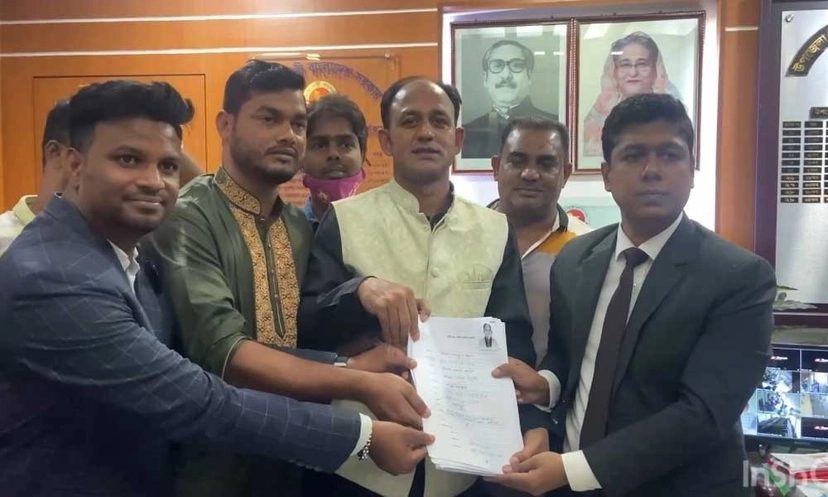 মনোনয়নপত্র জমা দিলেন ব্যারিস্টার সুমন