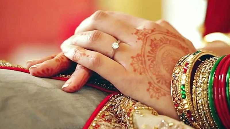 ছাত্রলীগ নেতার অনৈতিক প্রস্তাবে রাজি‌ হয়নি নববধূ,অতঃপর...