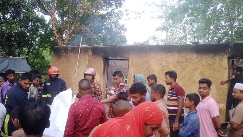 ঘুমের মধ্যে বজ্রাঘাতে মা-ছেলের মৃত্যু