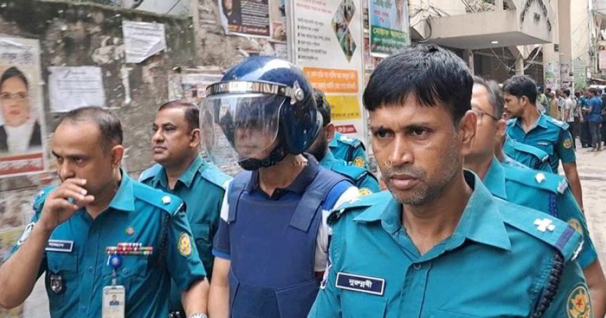 জুলাই গণহত্যা: যাত্রাবাড়ী থানার সাবেক ওসিকে আনা হলো আন্তর্জাতিক  ট্রাইব্যুনালে
