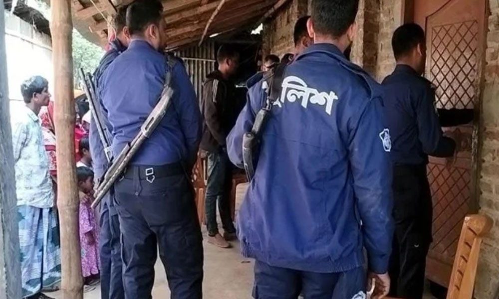 ‘জিন তাড়ানোর’ নামে নারীর সঙ্গে অনৈতিক সম্পর্ক, কবিরাজকে কুপিয়ে হত্যা
