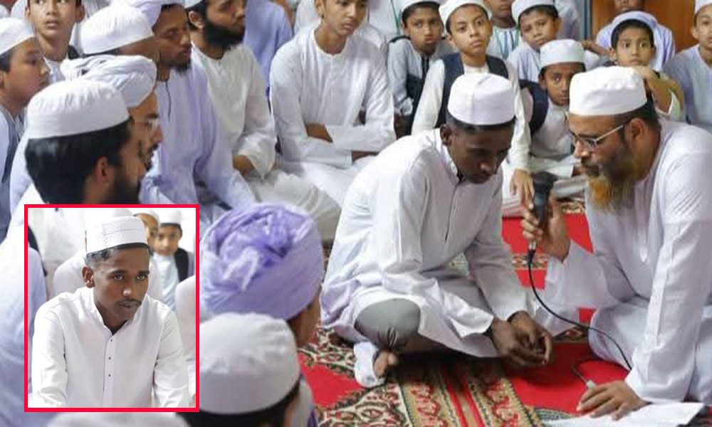 হিন্দু ধর্ম ত্যাগ করে ইসলাম ধর্ম গ্রহণ করলেন যুবক