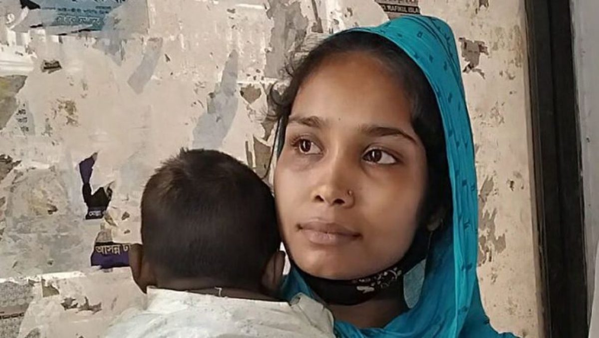 ‘আমার স্বামী বঙ্গবন্ধুকে ভালোবেসে ফুল দিতে গিয়েছেন’, রিকশাচালক আজিজুরের স্ত্রী চুমকি