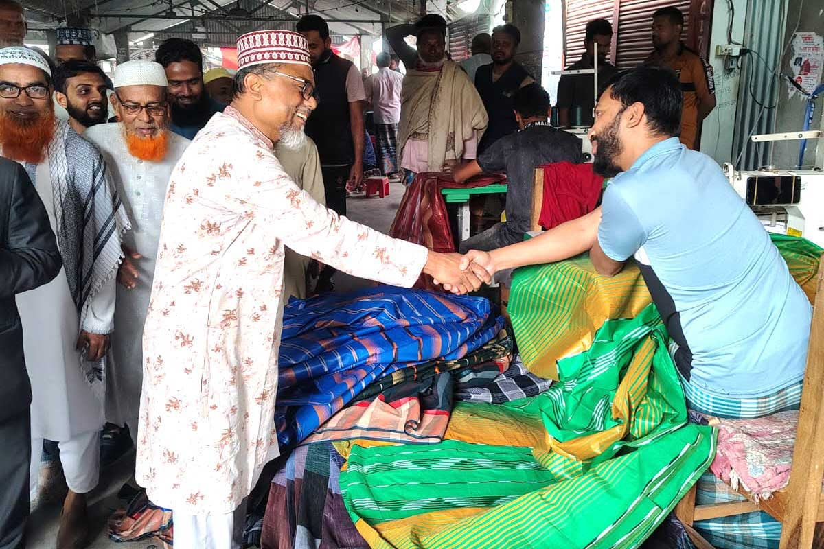 কুমারখালীর ঐতিহ্যবাহী কাপুড়িয়া হাট পরিদর্শনে এমপি আফজাল হোসেন