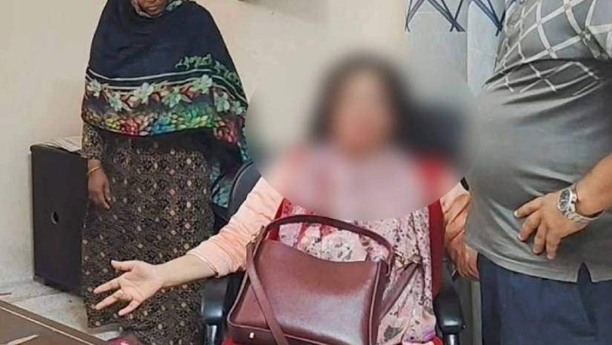বিএনপি নেতার সঙ্গে মারামারি করা সেই শিক্ষিকা বরখাস্ত