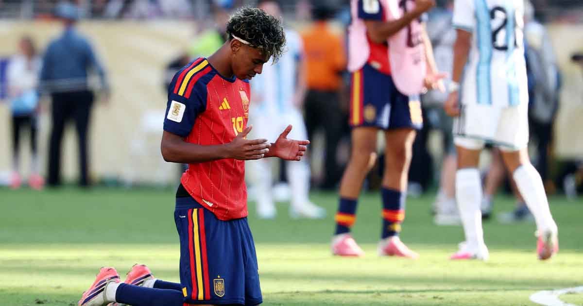 বিশ্বকাপ জয়ের পর মাঠেই মোনাজাত ধরলেন ইয়ামাল