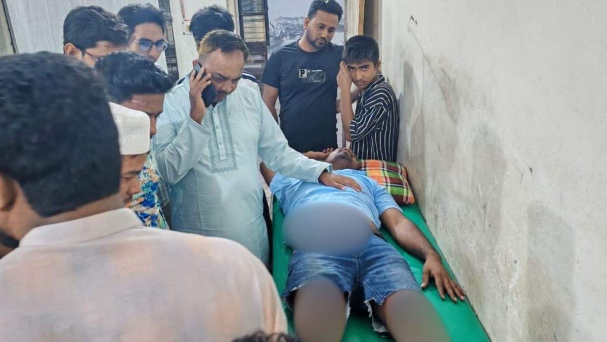 কুয়াকাটায় সাংবাদিককে হাতুড়িপেটা ছাত্রদল-যুবদল নেতাদের