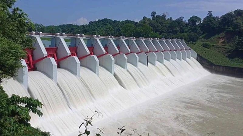 ৬ ঘণ্টা পর বন্ধ করা হলো কাপ্তাই বাঁধের ১৬টি গেট