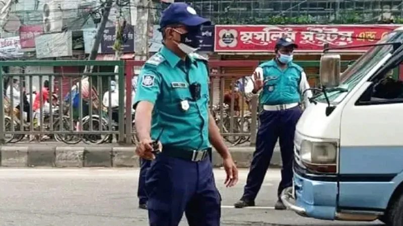 ট্রাফিক আইন অমান্য করায় একদিনে ৫০০ মামলা, জরিমানা ২১ লাখ