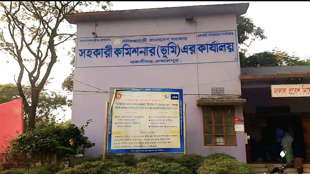 জামালপুরে ঘুষ ছাড়া মিলছে না ভূমি সেবা, এক কর্মকর্তার বদলি