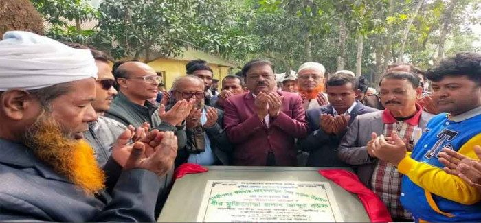 খোকসায় সড়ক নির্মাণ কাজের উদ্বোধন করলেন এমপি রউফ