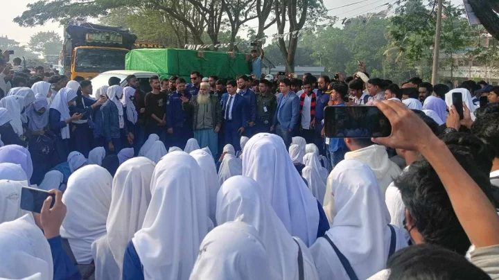 কুমিল্লায় মোটরসাইকেলের ধাক্কায় শিক্ষার্থী নিহত