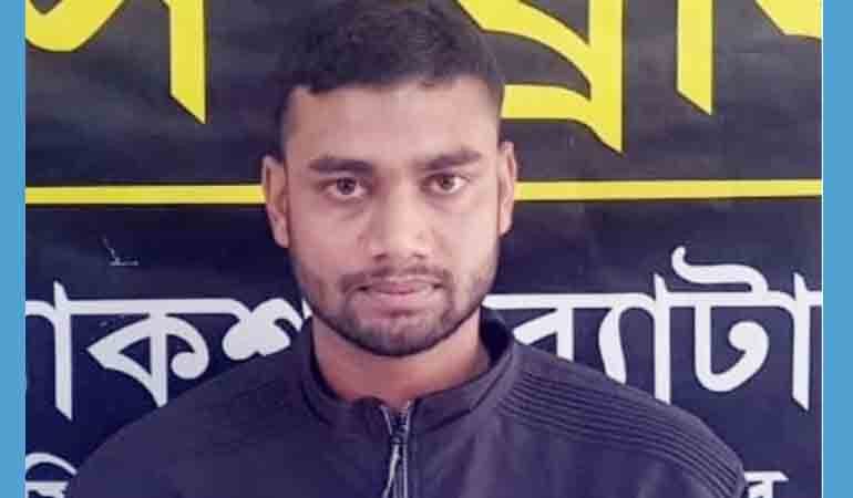 বিয়ে না দেওয়ায় মেয়ের বাবাকে কুপিয়ে হত্যা, যুবক আটক