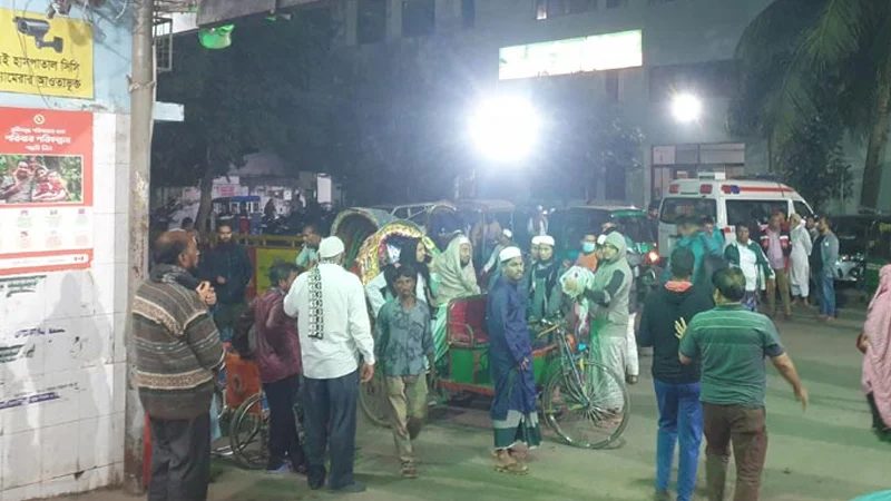 খাবার খেয়ে মাদরাসার শিক্ষকসহ অর্ধশত শিক্ষার্থী ঢামেকে