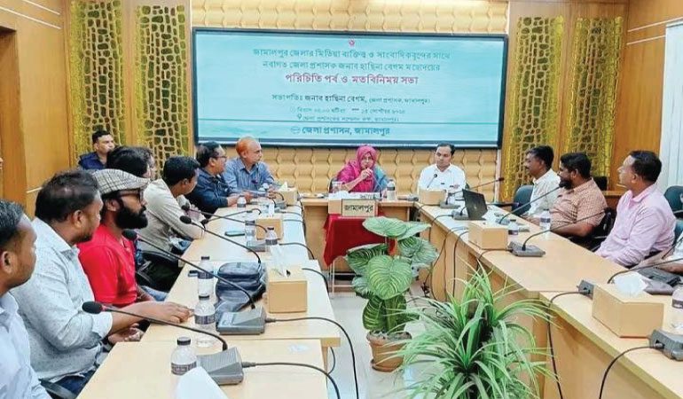 সবার সহযোগিতায় নতুন জামালপুর উপহার দিতে চাই: নবাগত জেলা প্রশাসক
