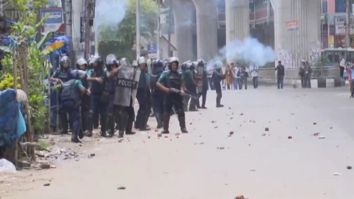পুরানা পল্টনে বিএনপি কর্মীদের সঙ্গে পুলিশের সংঘর্ষ