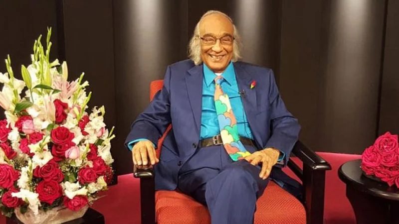 ৬ বছর পর দেশে ফিরছেন সাংবাদিক শফিক রেহমান