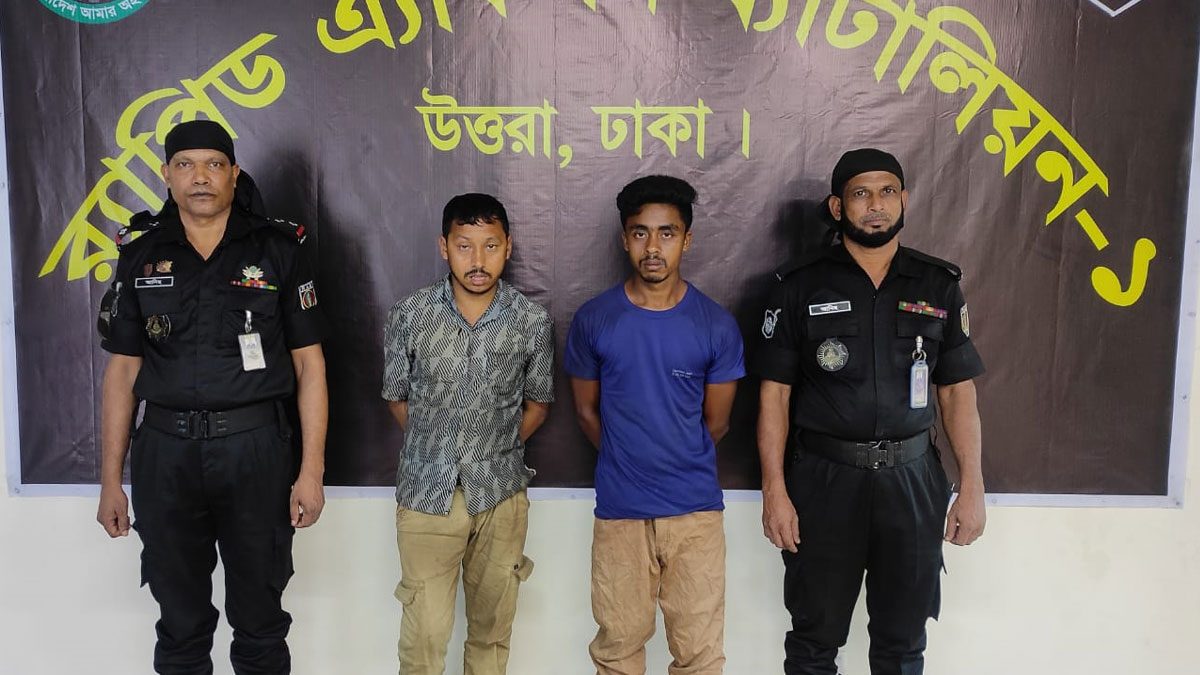 বিমানবন্দরে ট্রেনের টিকিট কালোবাজারির অভিযোগে আটক ২