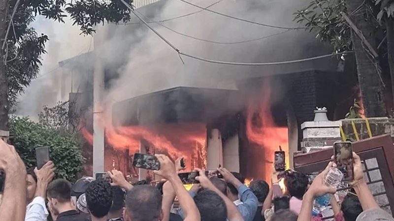 ধানমন্ডির ৩২ নম্বরে বঙ্গবন্ধু ভবনে আগুন