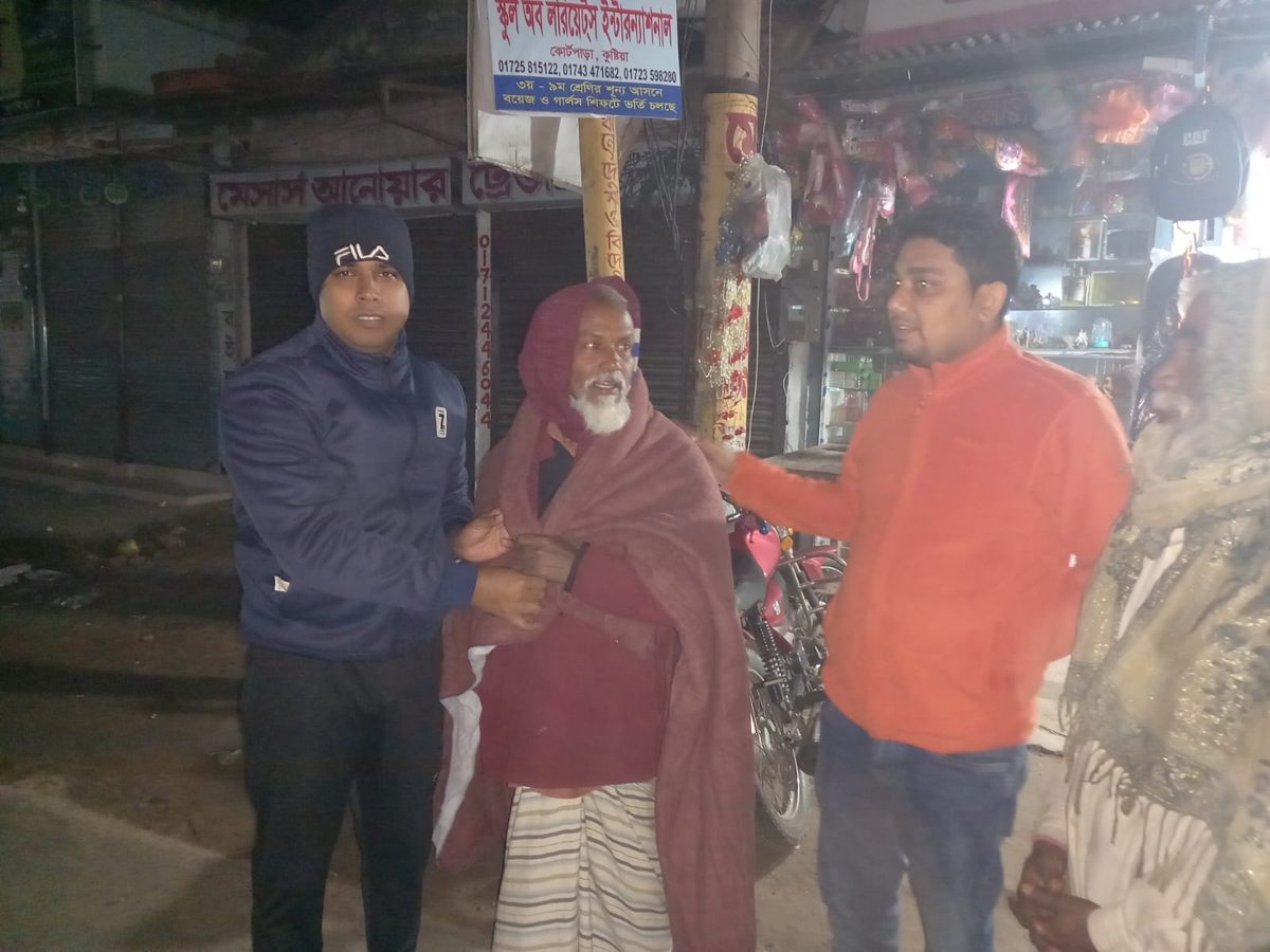 মাঝরাতে শীতার্তদের পাশে ইউএনও