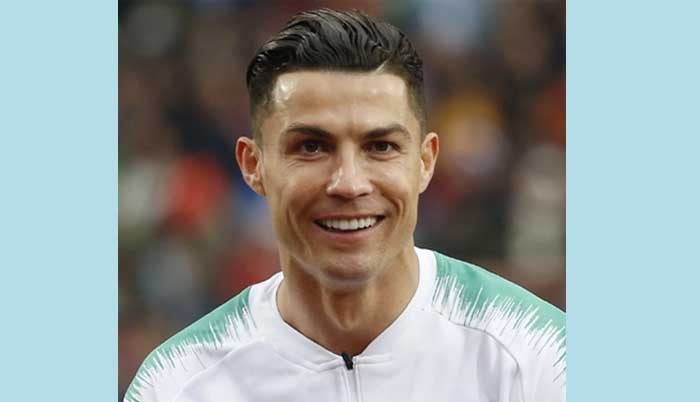 বাবুর্চি খুঁজছেন রোনালদো, বেতন ৬ লাখ