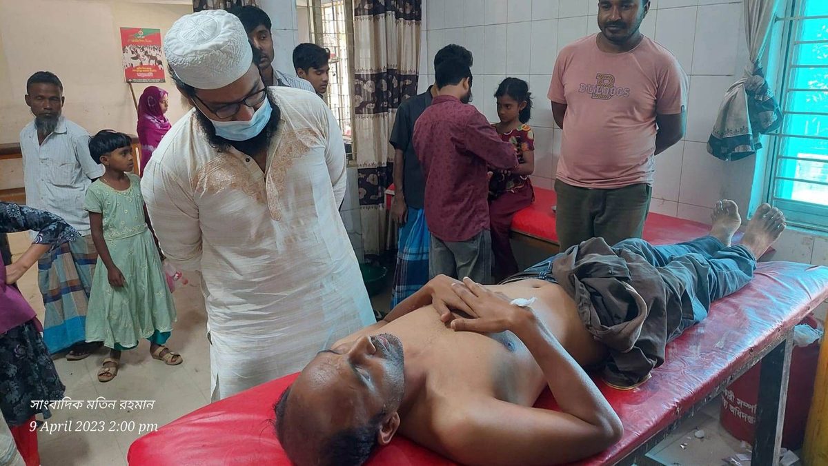 জামালপুরে সাংবাদিকের উপর জেলা পরিষদের সদস্যের সন্ত্রাসী হামলা, মোবাইল ছিনতাই,